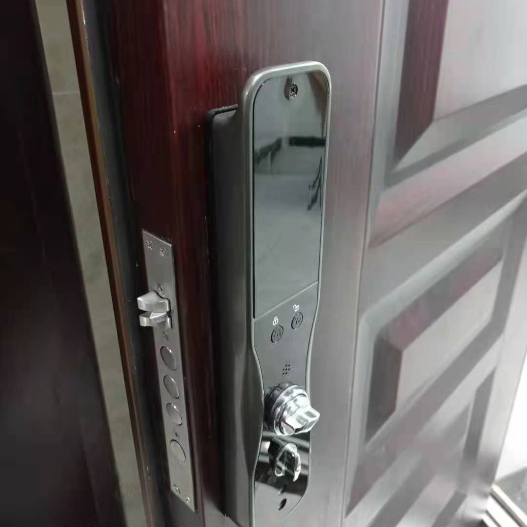 龙湾上门开锁:防盗门换锁芯步骤有哪些？